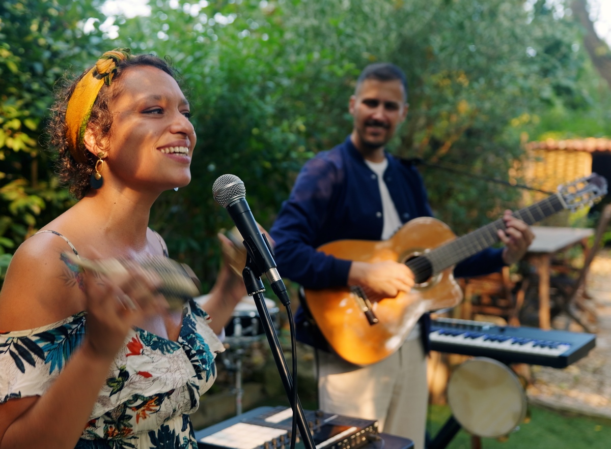 Larissa, Martin et leur boîte à rythmes Maschine, sous le ciel