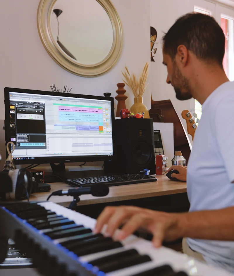 Martin au travail dans son studio